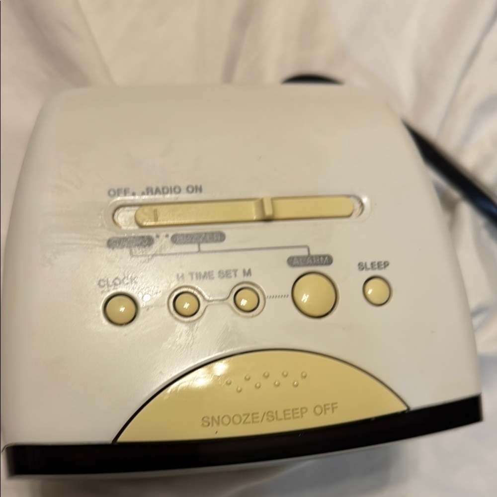 VINTAGE Sony Black and White Dream Machine with Green Display - Picture 3 of 7